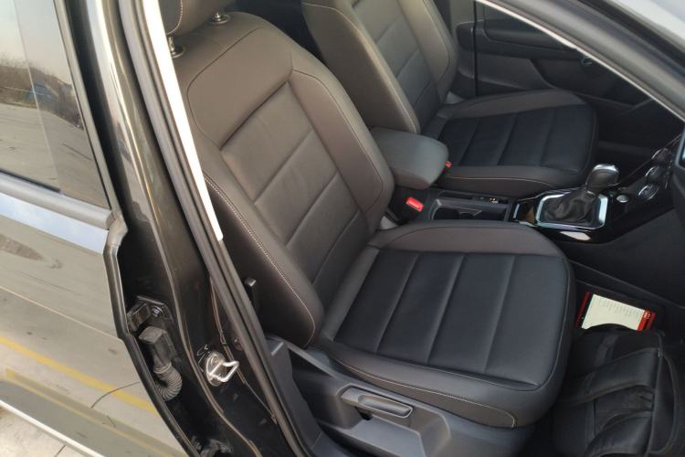 Used Volkswagen T-ROC 2021 280TSI DSG Two-Wheel Drive Comfort Connect Edition
