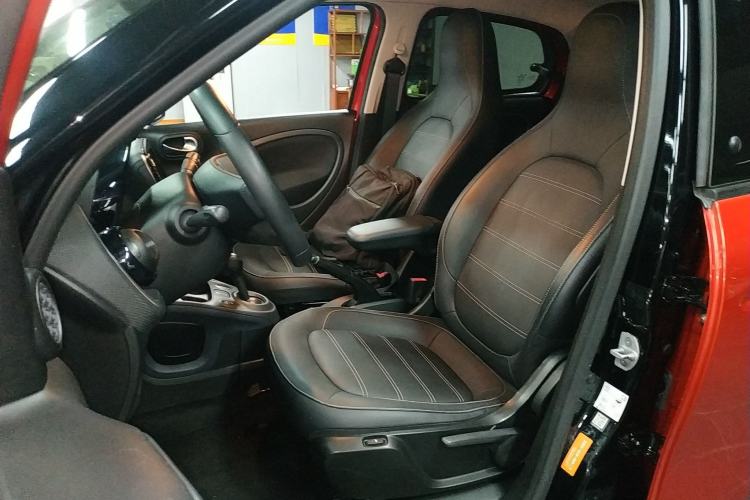 Used  forfour 2016 0.9T 66 kW Pioneer Edition
