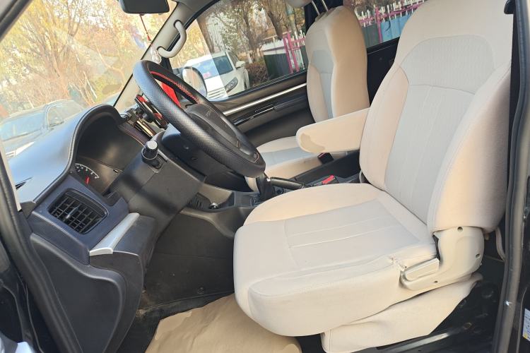 Used FORTHING Lingzhi 2023 M5L 1.6L Base Model 7 Seats
