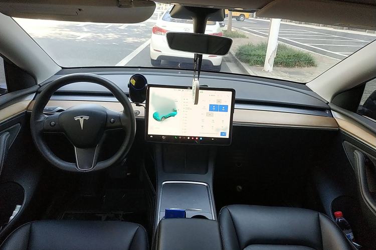 Used Tesla Model Y 2021 Long-Range All-Wheel-Drive Version
