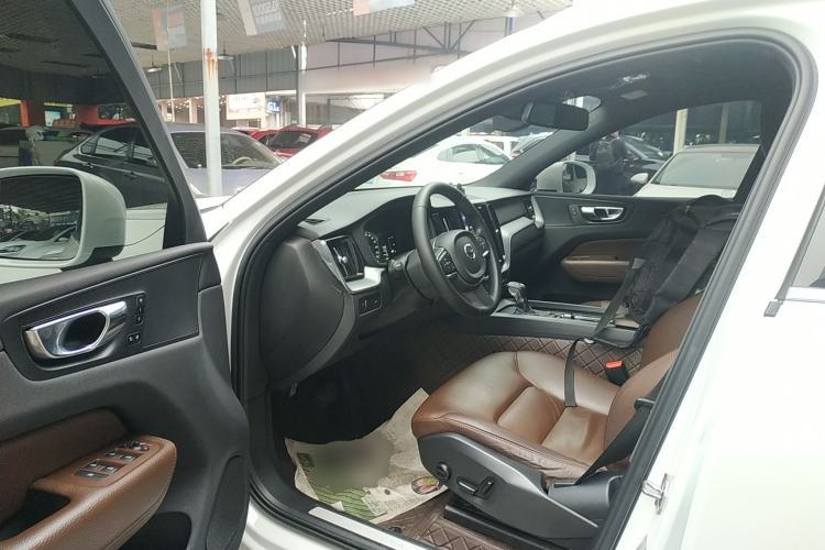 Used Volvo XC60 2021 T5 4x4 Smart Luxury Edition
