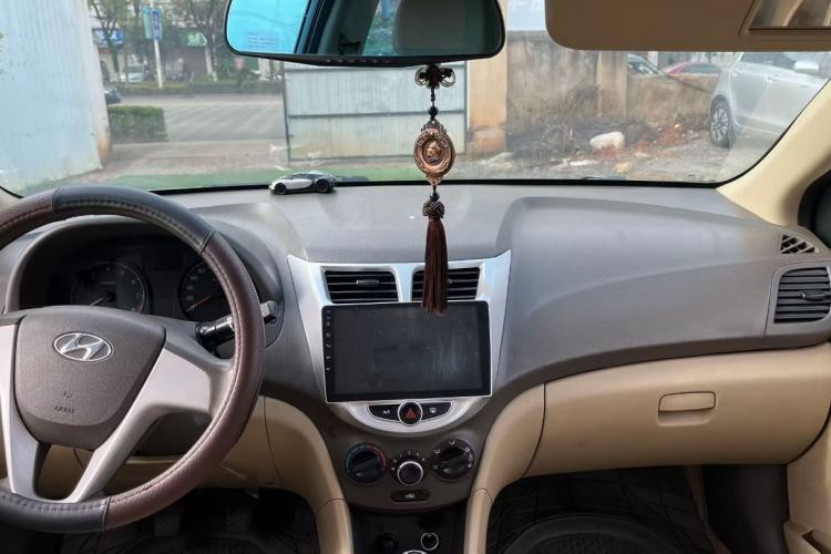 Used Hyundai Verna 2010 Sedan 1.4L Manual Comfort GS
