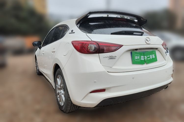 Used Mazda Mazda 3 Axela 2017 Hatchback 1.5L Manual Comfort Edition China V