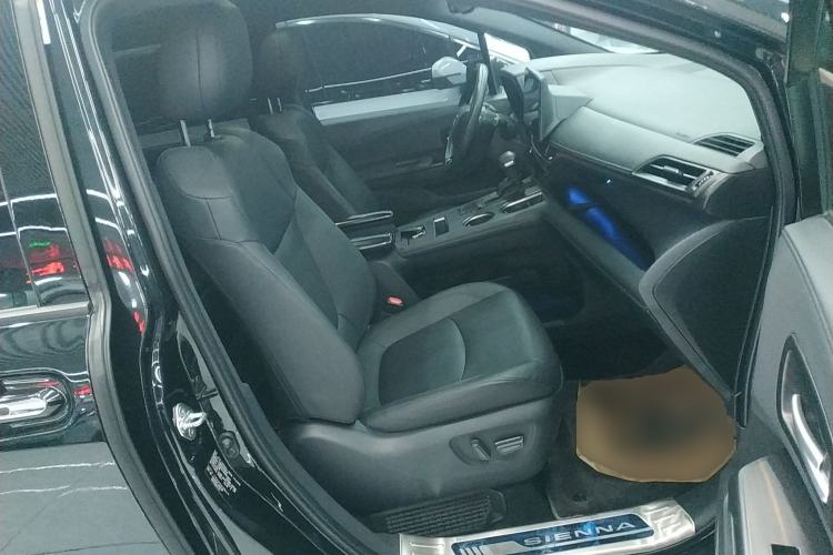 Used Toyota Sienna 2021 2.5L Hybrid Premium Edition
