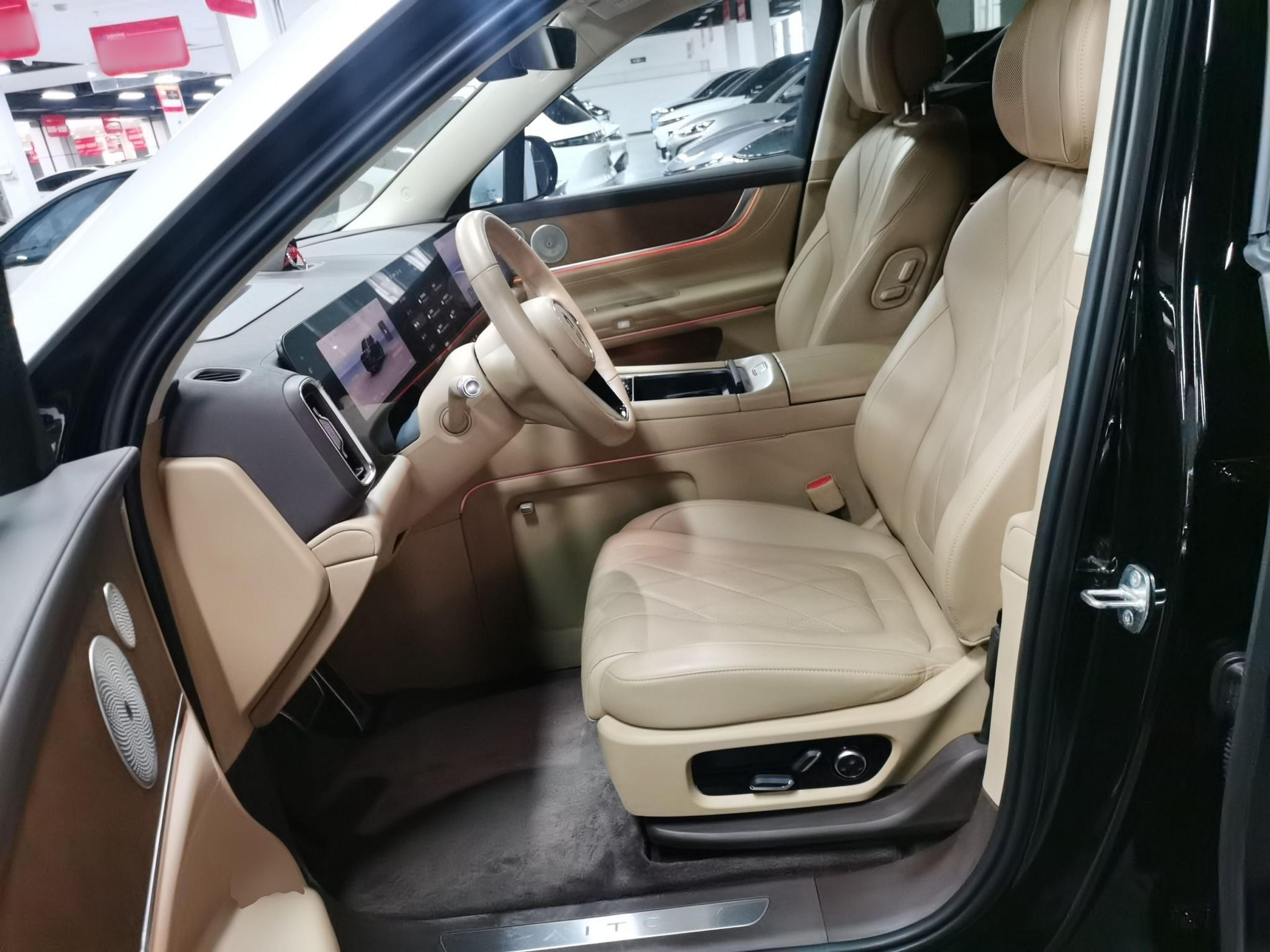 Переднее сиденье в автомобиле