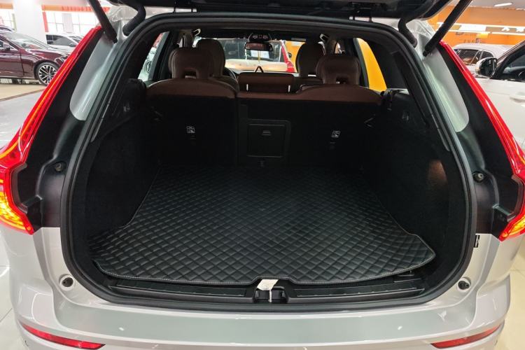 Used Volvo XC60 2025 B5 4x4 Smart Luxury Edition
