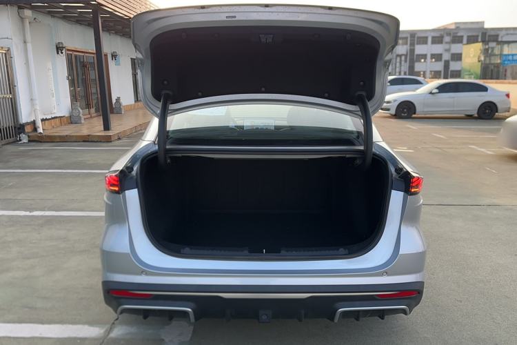 Used  L6 2025 EM-i 140km Starship Edition