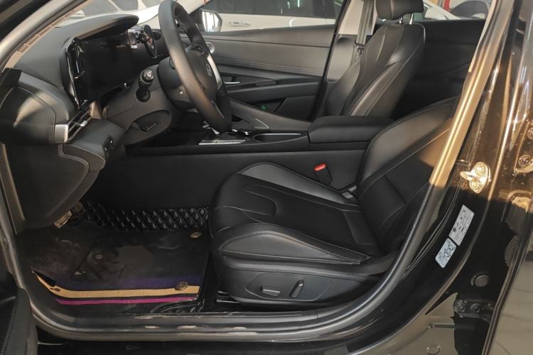 Used Hyundai Elantra 2021 1.5L CVT LUX Prestige Edition
