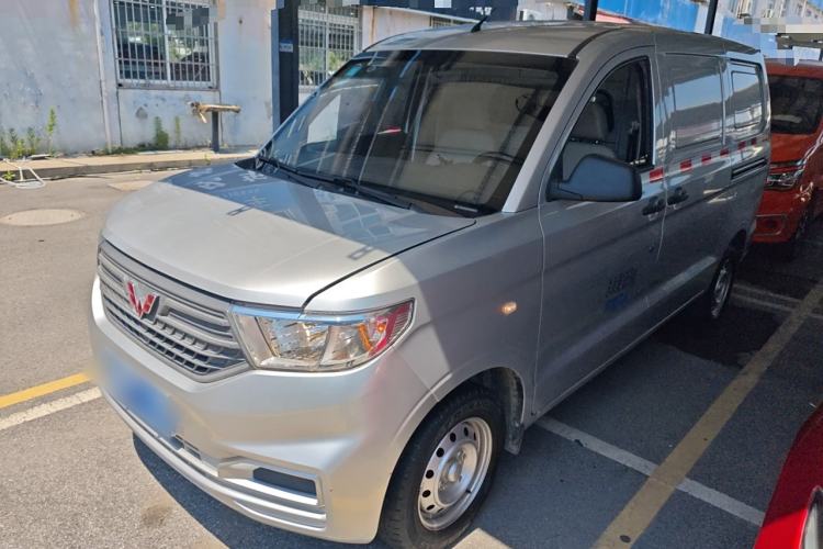 Used Wuling Hongguang V 2022 1.5L Jingqu Edition Enclosed-Window Vehicle with Hydraulic Power Steering LAR
