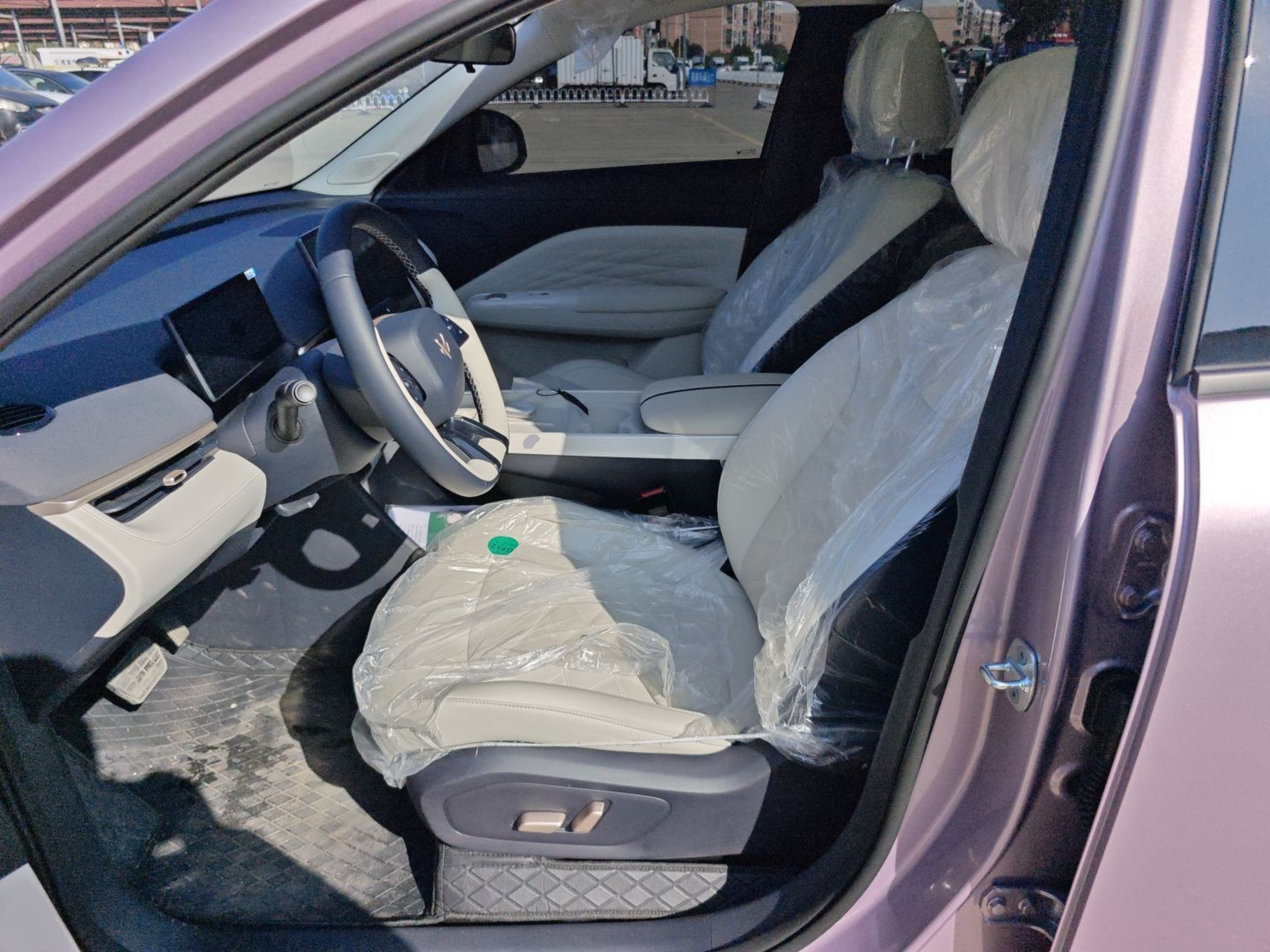 Переднее сиденье в автомобиле