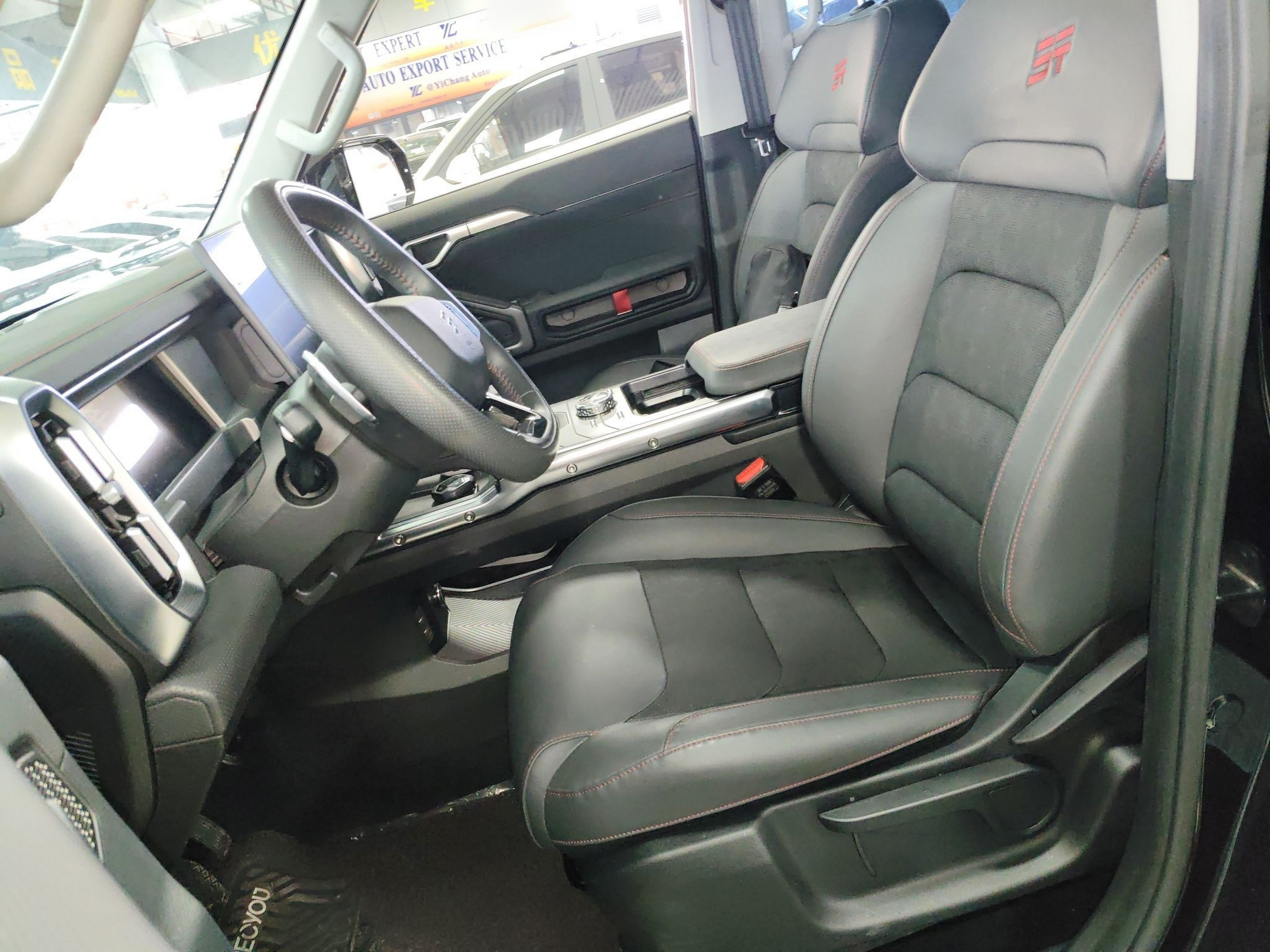 المقاعد الأمامية داخل السيارة