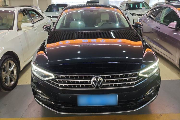 Used Volkswagen Magotan 2023 2 Million Units Limited Edition 330TSI DSG Leading Version
