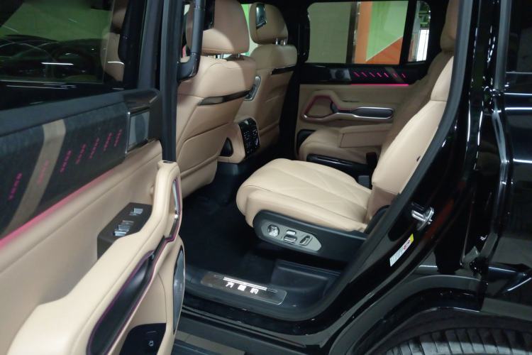 Used  Leopard 8 2025 Smart & Brave Flagship Edition 6 Seats
