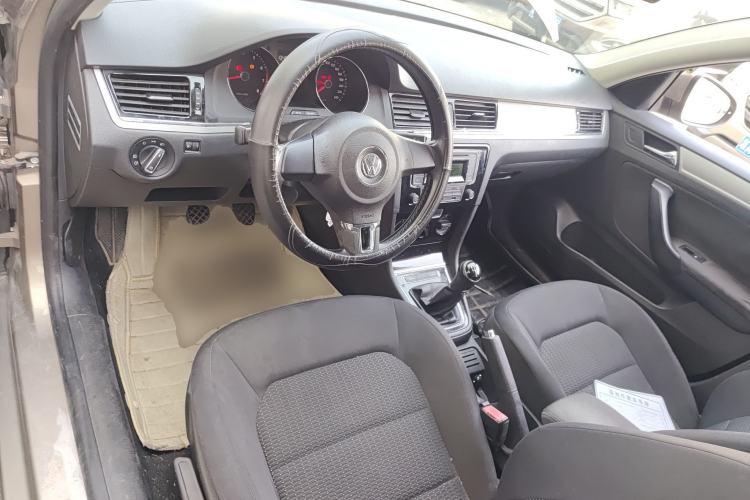 Used Volkswagen Bora 2015 Value Edition 1.6L Manual Fashionable Style
