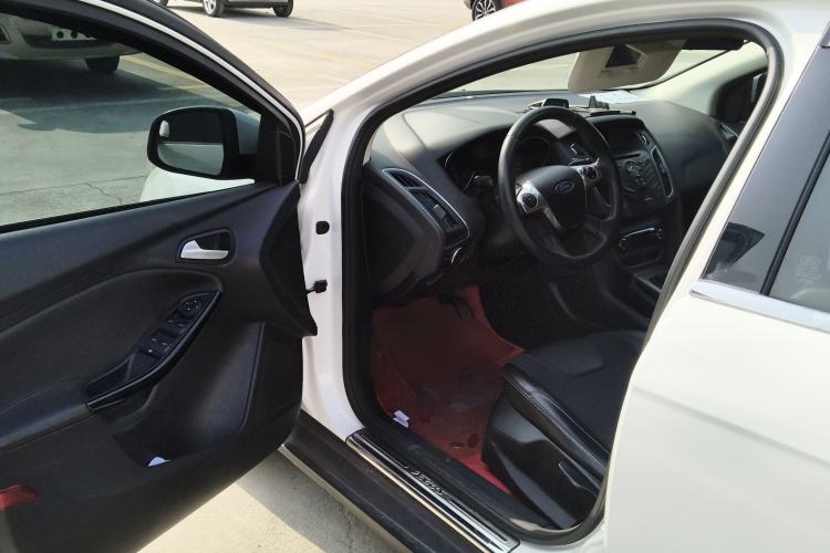 Used Ford Focus 2012 Sedan 1.6L Manual Fashion Edition
