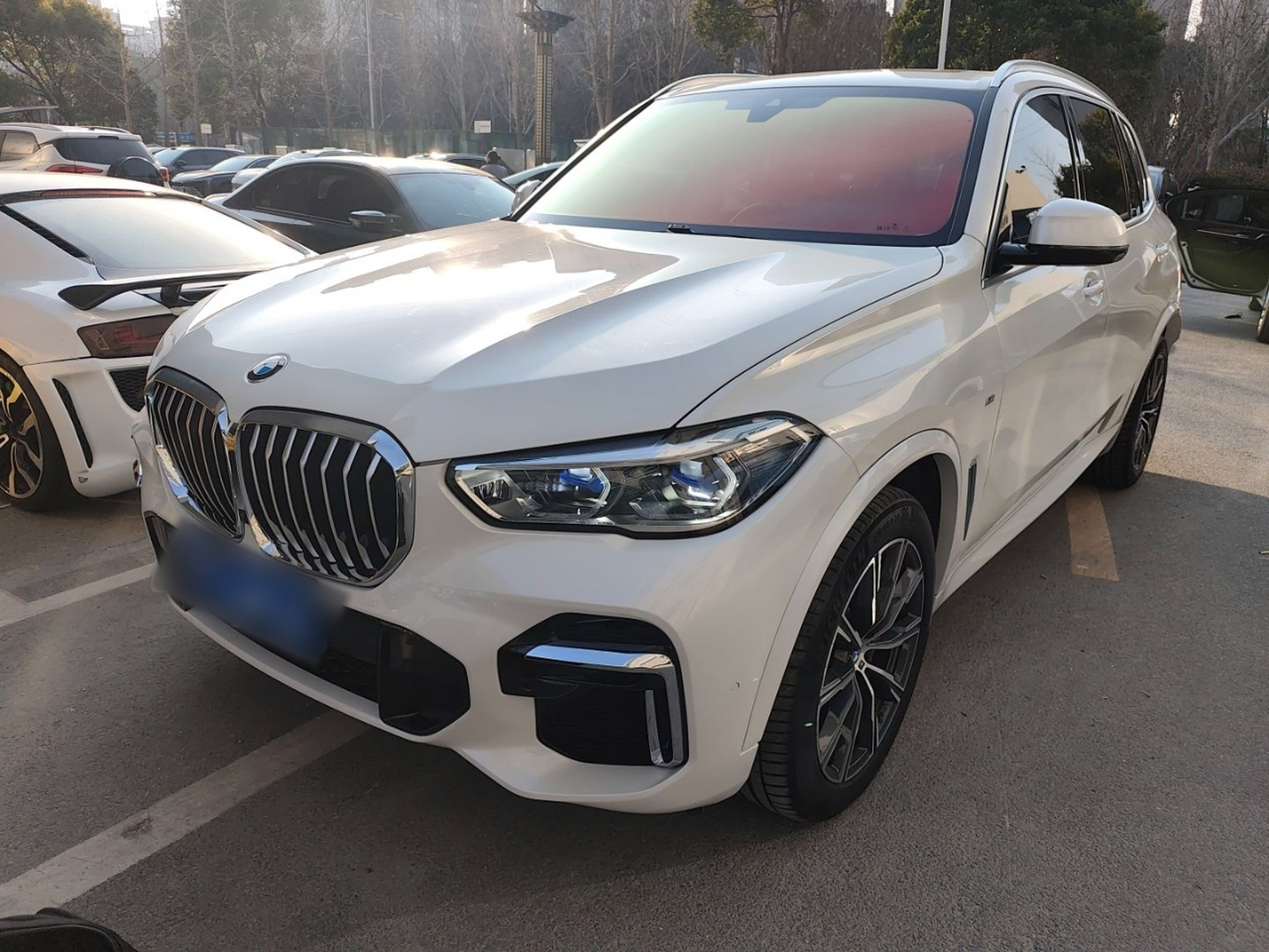 Под передней частью автомобиля