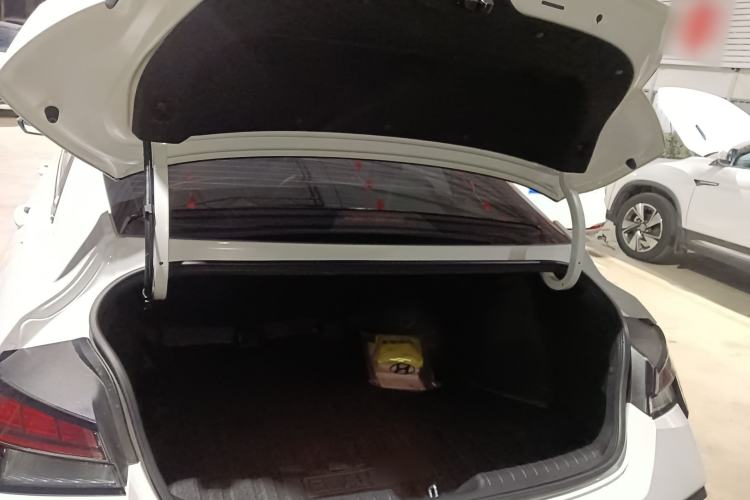 Used Hyundai Elantra 2023 1.5L CVT LUX Prestige Edition
