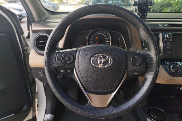 Used Toyota RAV4 2015 2.0L CVT Two-Wheel Drive Fashion Edition