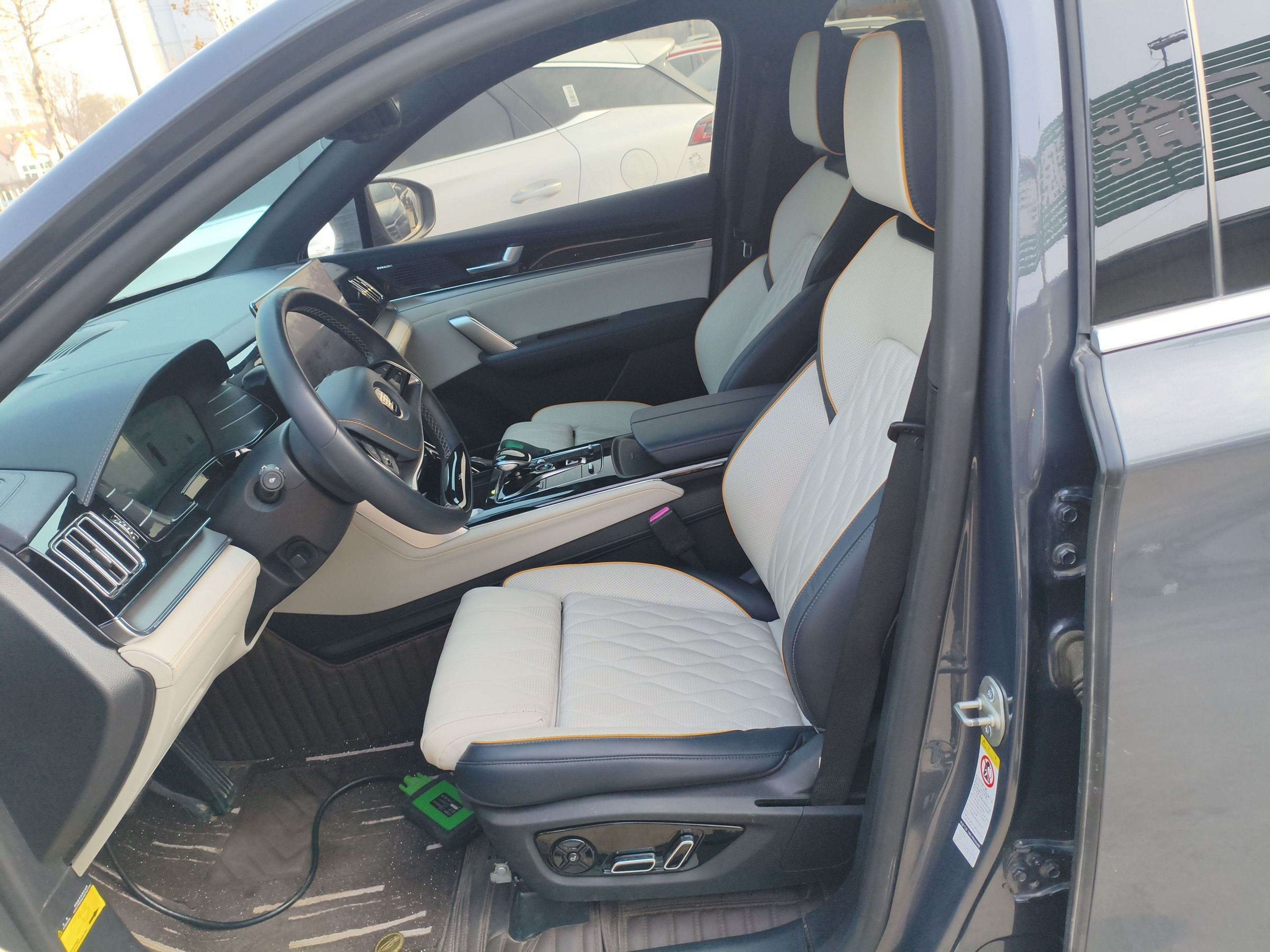 Переднее сиденье в автомобиле