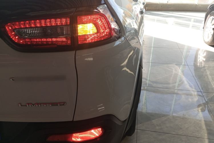 Used  Cherokee 2017 2.0L Superior Edition
