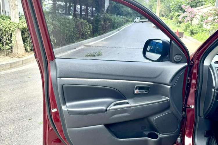 Used Mitsubishi ASX 2012 2.0 LUXURY Two-Wheel Drive with Navigation
