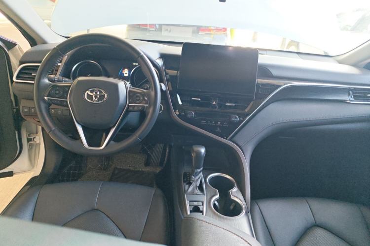 Used Toyota Camry 2021 2.0G Luxury Edition
