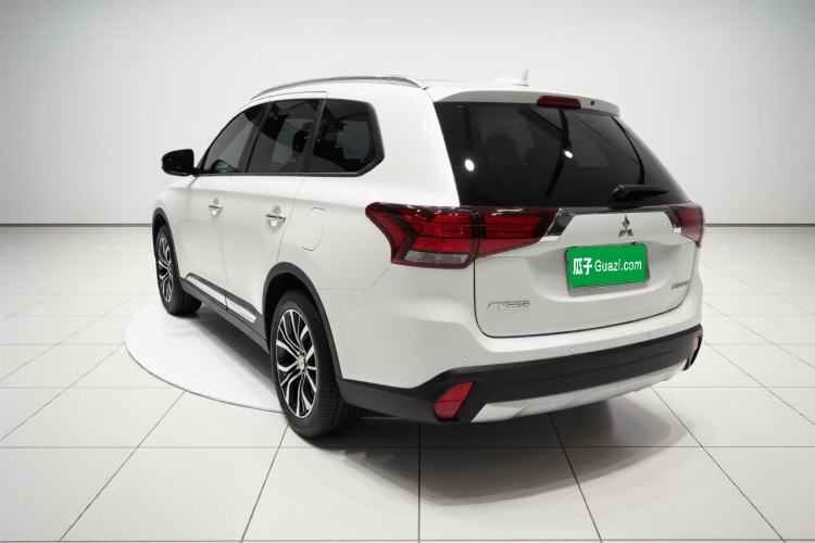 Used Mitsubishi Outlander 2018 2.0L Two-Wheel Drive Glory Edition 5 Seats