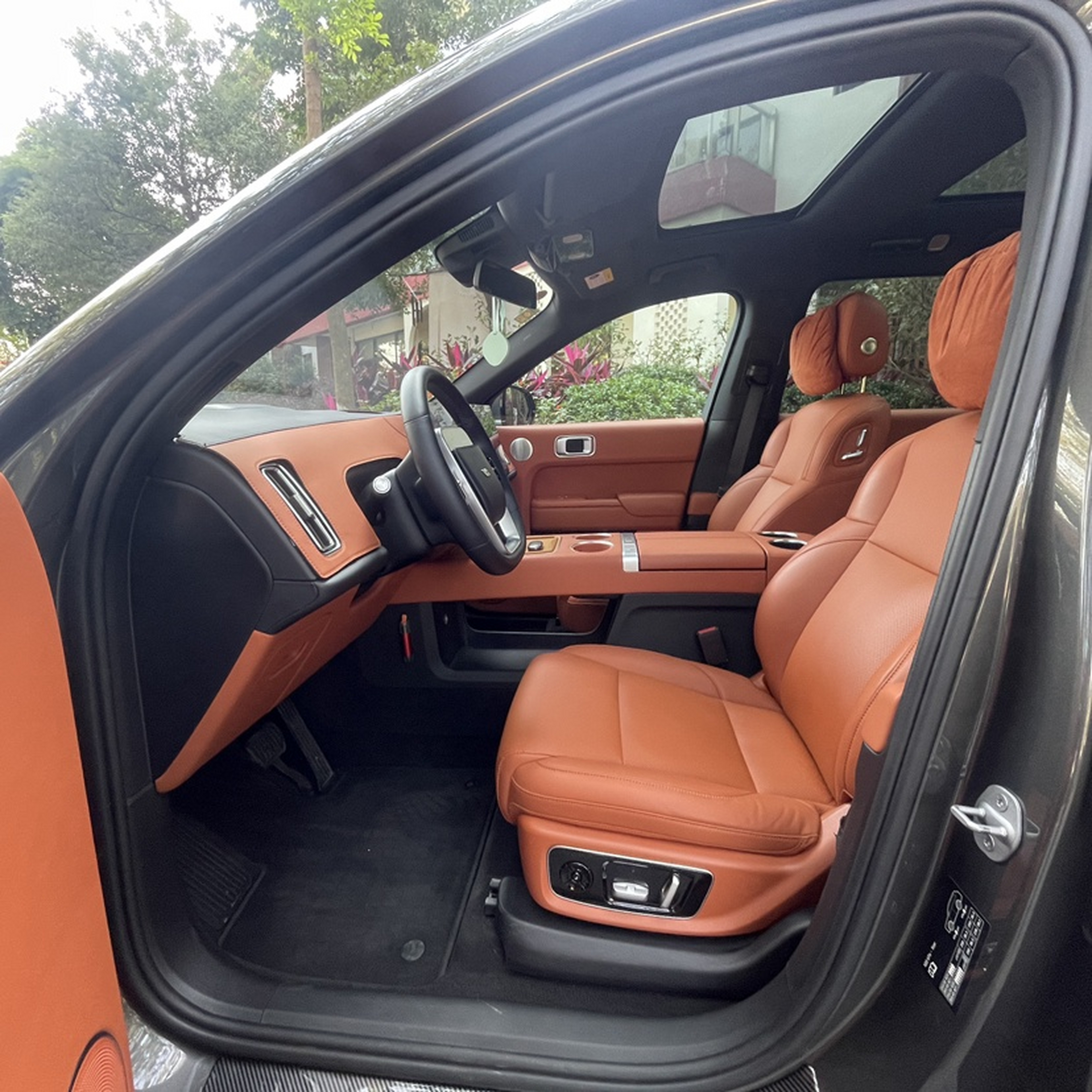 Переднее сиденье в автомобиле