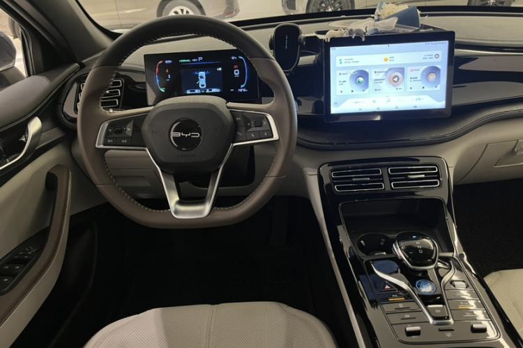 Used BYD Qin PLUS 2024 HONOR Edition DM-i 55KM Leading Model
