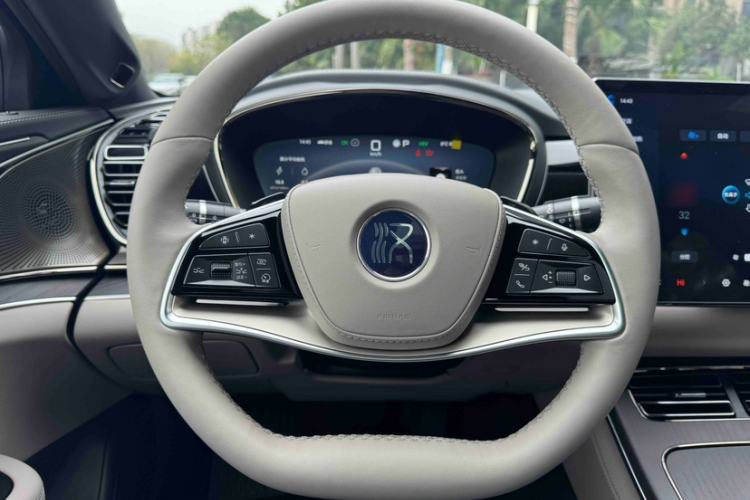 Used BYD Han 2025 DM-i Intelligent Driving Edition 125KM LiDAR Flagship Model
