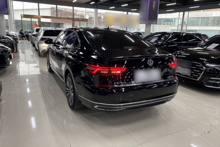 Used Volkswagen Passat 2020 330TSI Luxury Edition China VI
