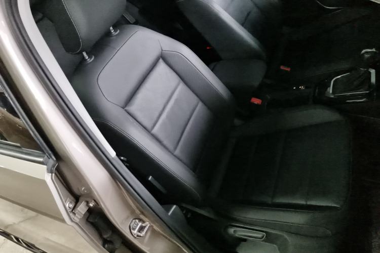 Used Volkswagen T-ROC 2019 280TSI DSG Two-Wheel Drive Comfort Version China VI Standard
