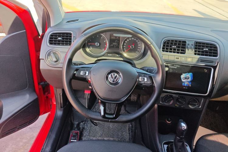 Used Volkswagen Polo 2016 1.6L Automatic Comfort Model
