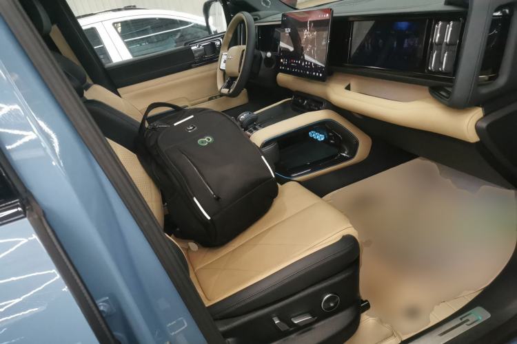 Used  Leopard 5 2023 Navigator Edition
