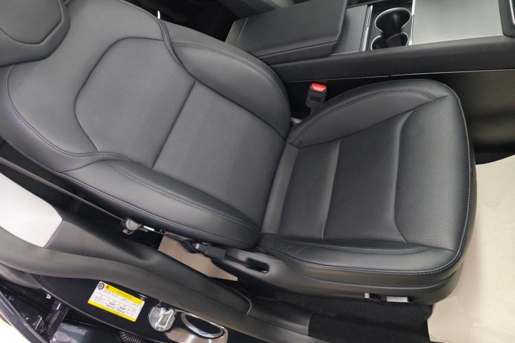 Used Tesla Model Y 2025 Rear-Wheel-Drive Version