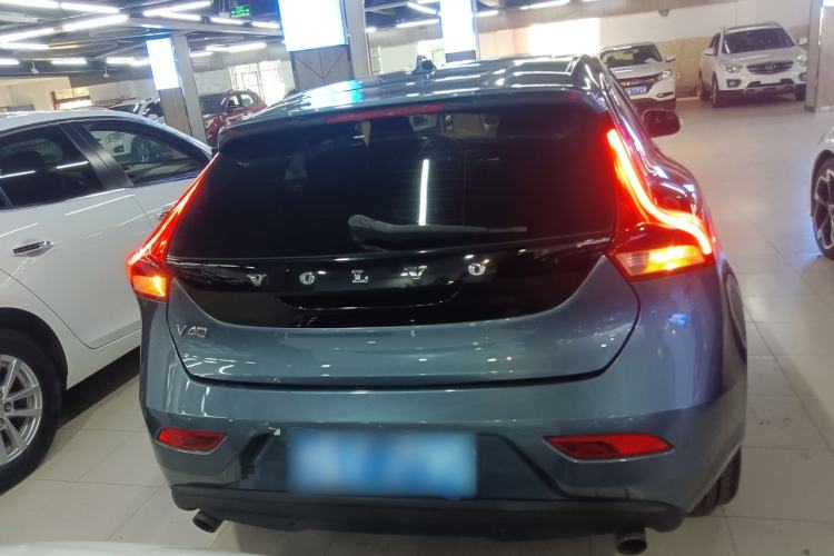 Used Volvo V40 2014 2.0T Zhiyi Version
