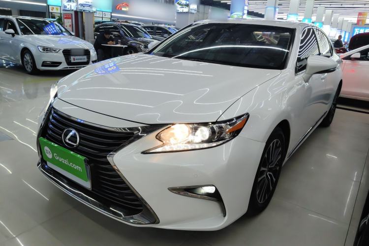 Used Lexus ES 2016 200 Midnight Special Limited Edition
