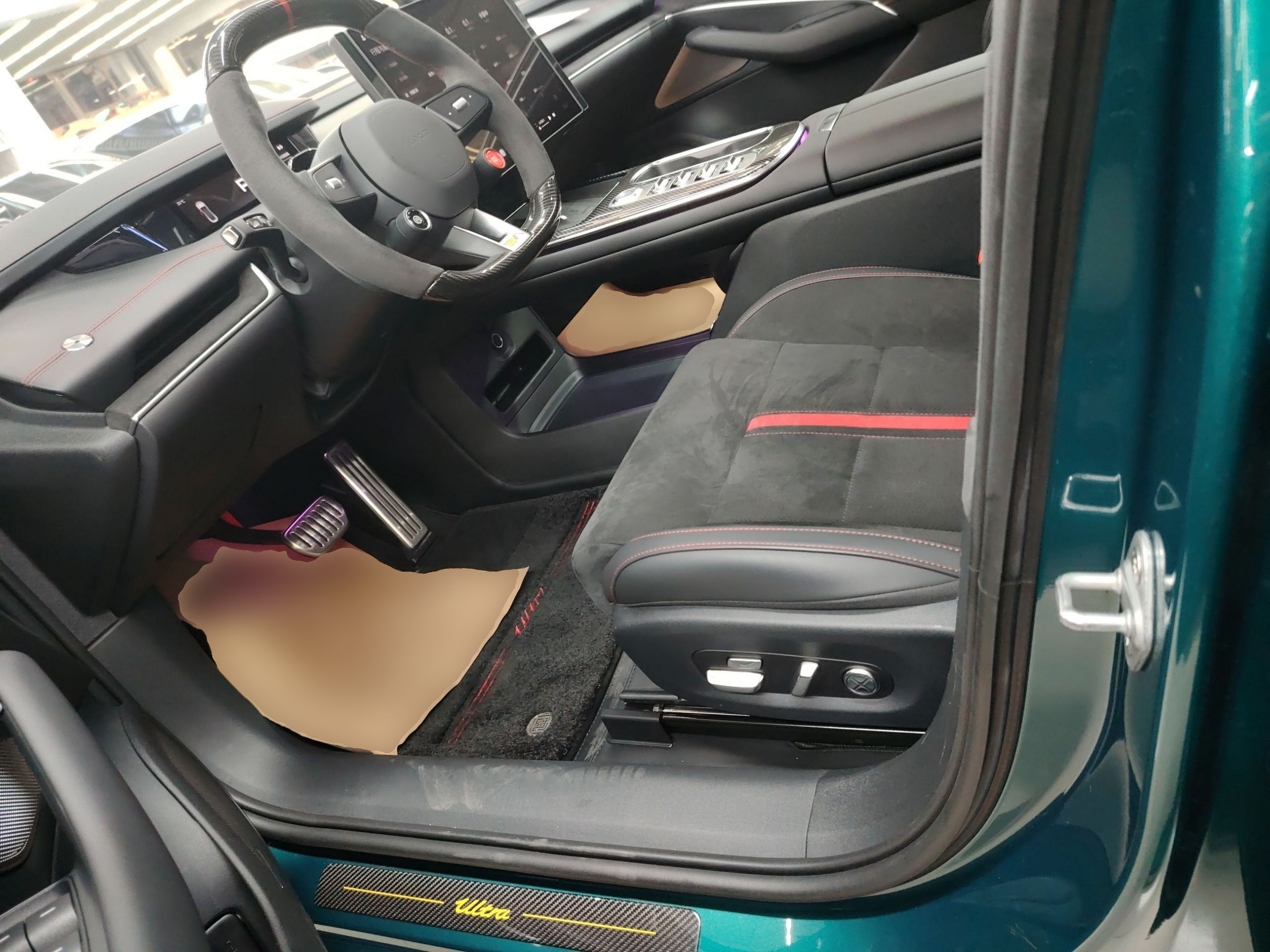 المقاعد الأمامية داخل السيارة