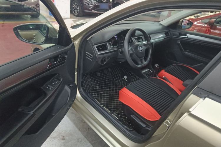 Used Volkswagen Bora 2016 1.6L Manual Fashion Edition
