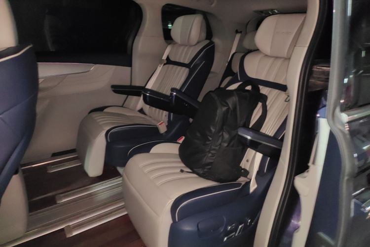 Used Roewe iMAX8 2021 400TGI Supreme Series Prestige Edition
