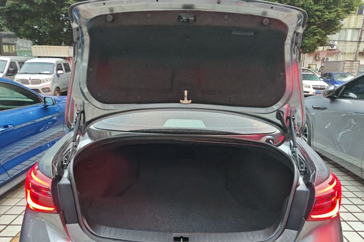 Used Infiniti Q50L 2018 2.0T Enjoyment Edition China V standard
