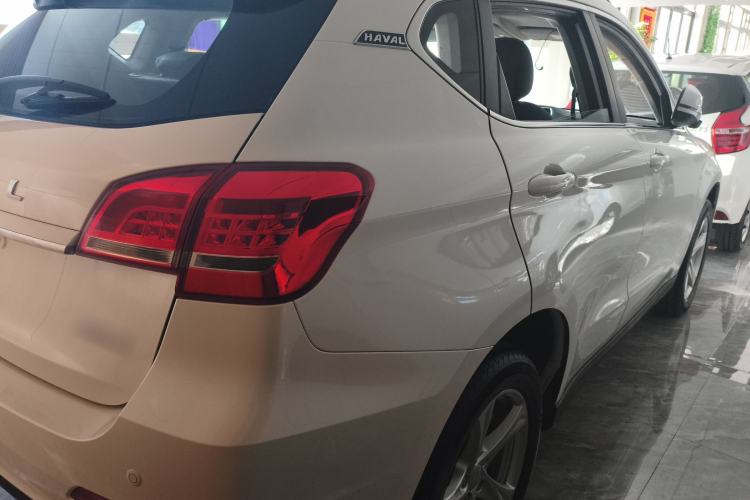 Used Haval H2 2018 1.5T Dual-Clutch Two-Wheel Drive Fashion Model China VI Standard
