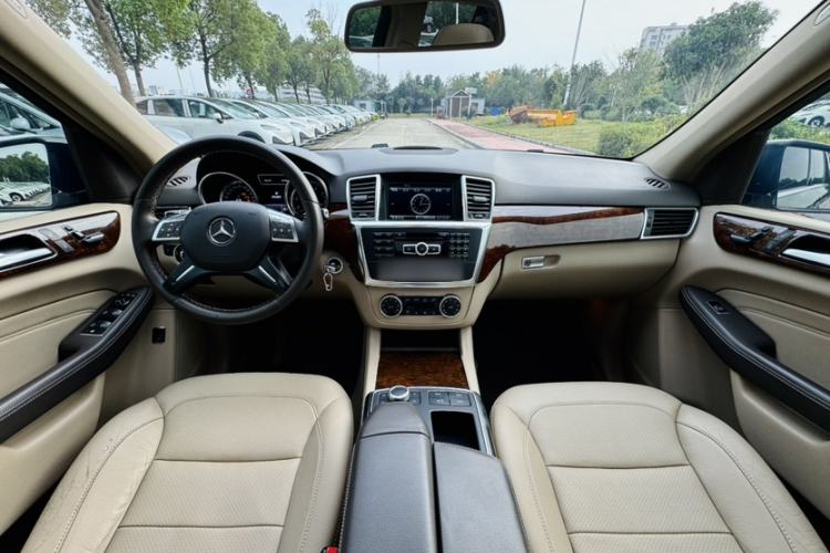 Used Mercedes-Benz M-Class 2014 ML 400 4MATIC Dynamic Model
