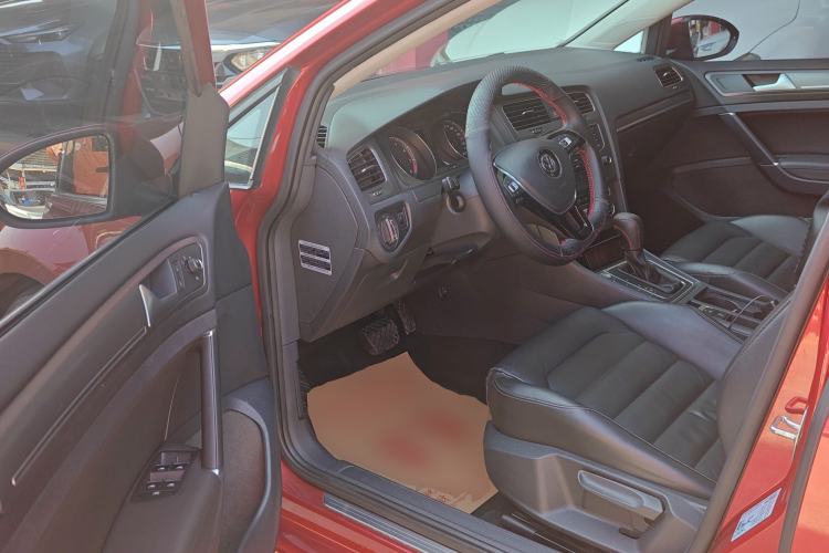 Used Volkswagen Golf 2015 1.4TSI Automatic Luxury Model
