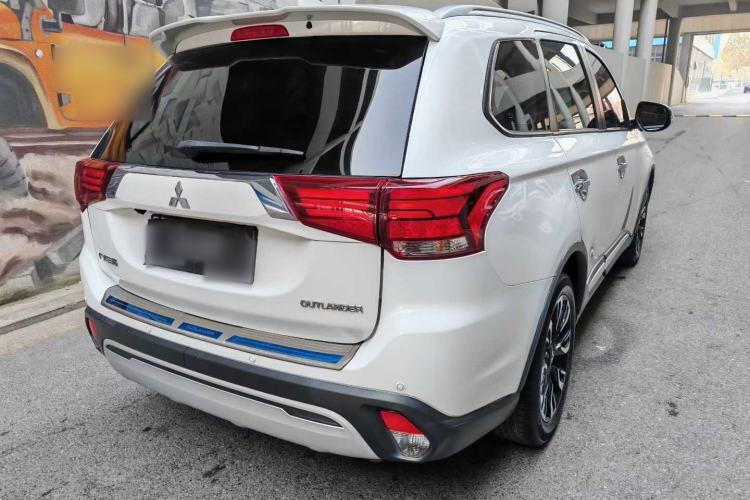 Used Mitsubishi Outlander 2019 2.0L Two-Wheel Drive Comfort Edition 7-Seater China VI Standard
