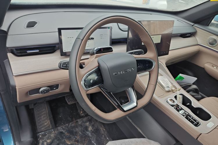 Used Chery Tiggo 8 PLUS C-DM 2025 1.5T 116 km Prestige Version 5 Seats
