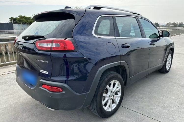 Used  Cherokee 2016 2.4L Leading Edition
