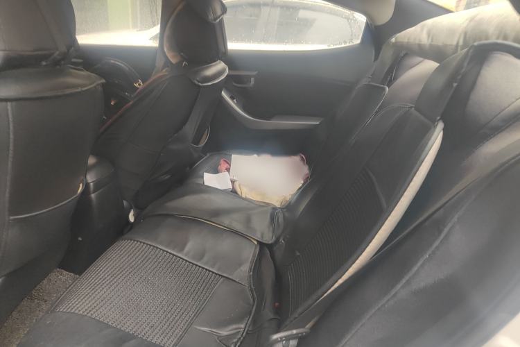 Used Hyundai Elantra 2015 1.6L Automatic Fashion Model