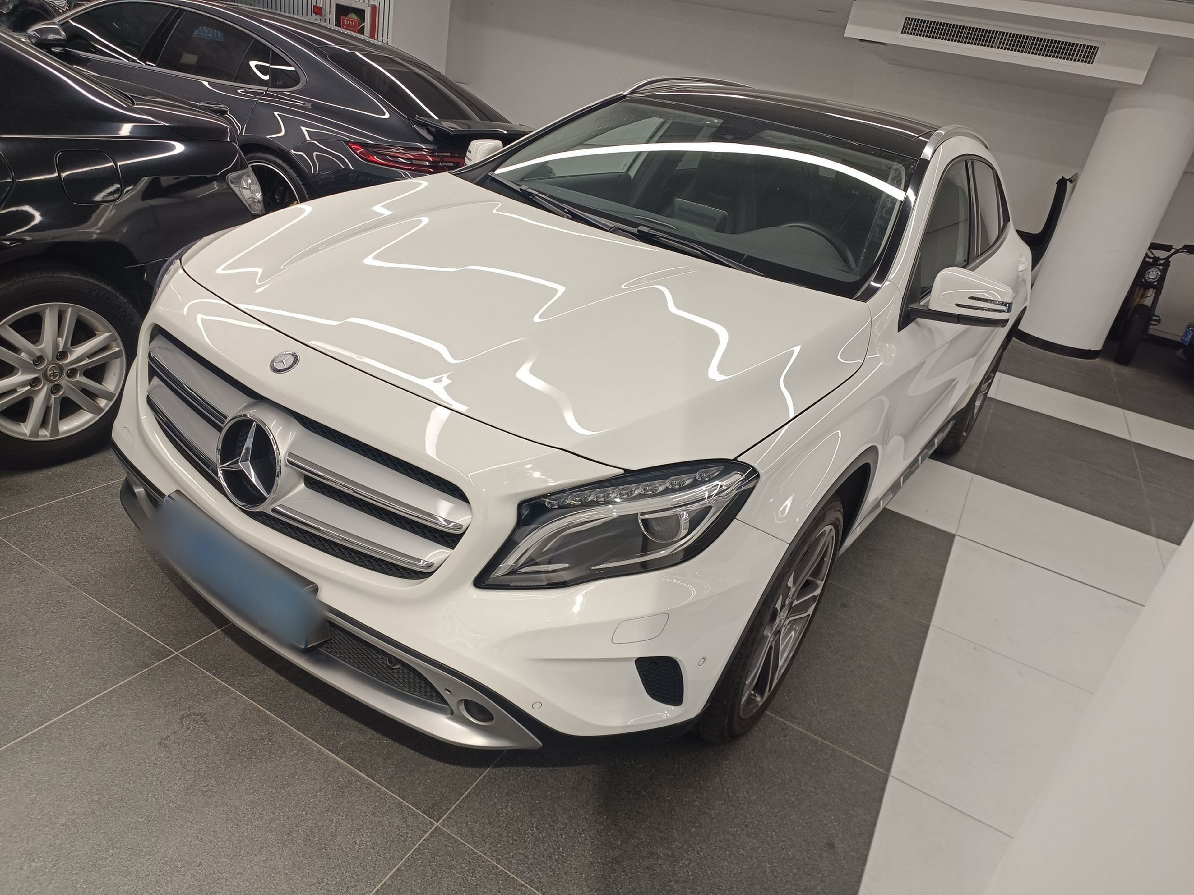 Под передней частью автомобиля