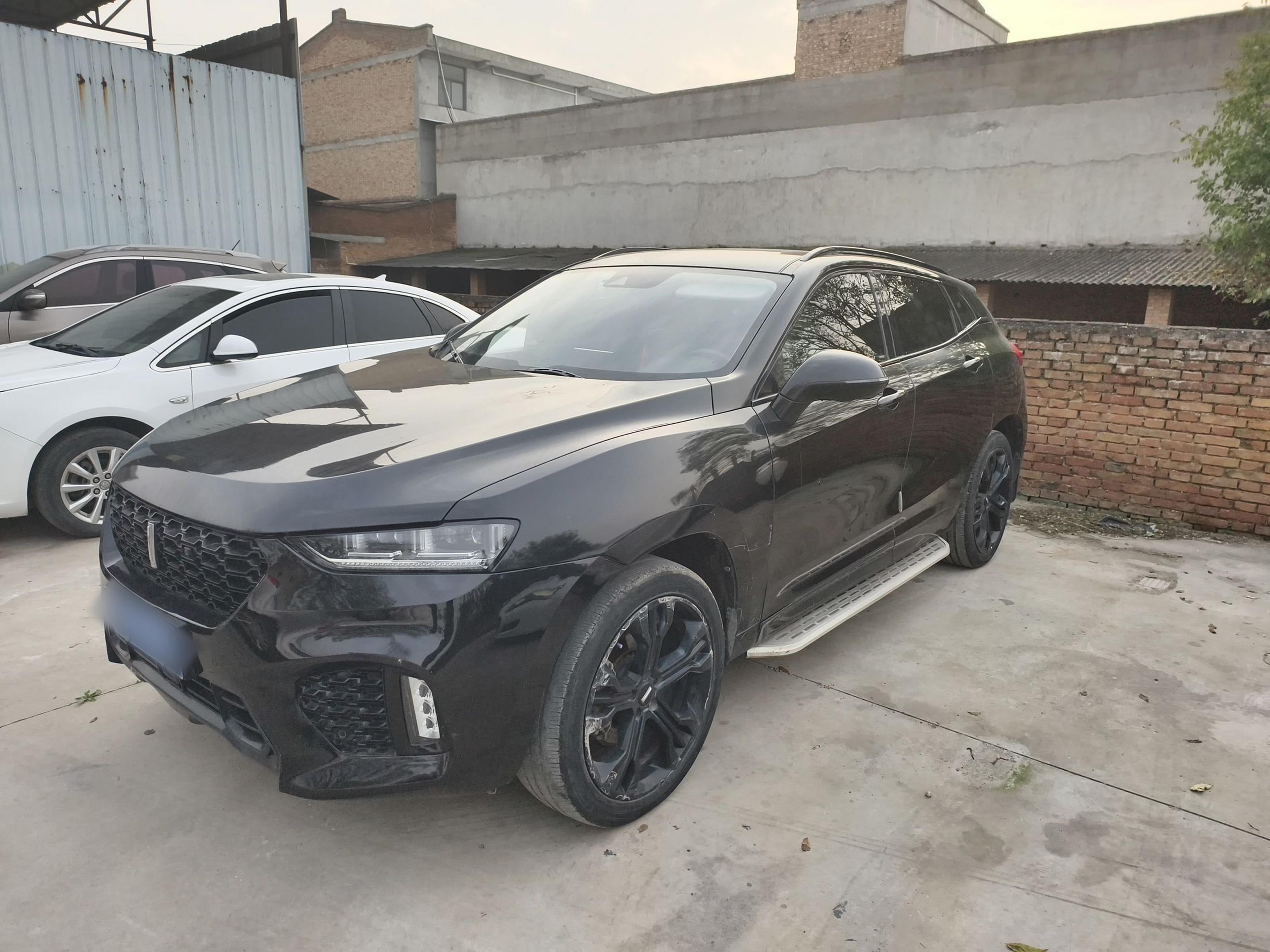 Под передней частью автомобиля